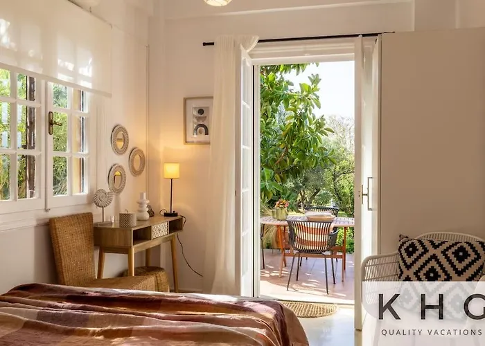 Thea Lassi 2 Bedroom Apartment, Garden Level * Argostoli (Kefalonia)