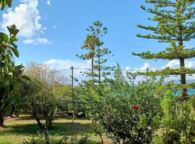Thea Lassi 2 Bedroom Apartment, Garden Level Apartment Argostoli (Kefalonia)