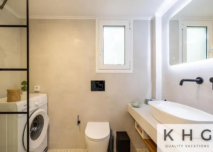 Апартаменты Thea Lassi 2 Bedroom Apartment, Garden Level