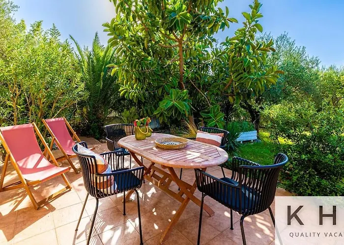 Апартаменты Thea Lassi 2 Bedroom Apartment, Garden Level