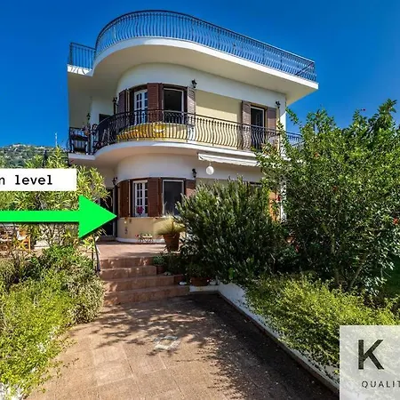Thea Lassi 2 Bedroom Apartment, Garden Level Apartmán Argostoli (Kefalonia)